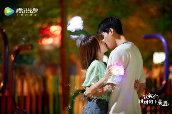 怎样看待中老年人“伴而不婚”？游戏画面
